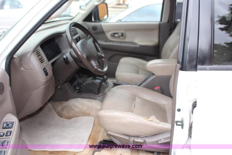 image for item G5242 1997 Mitsubishi Montero Sport XLS