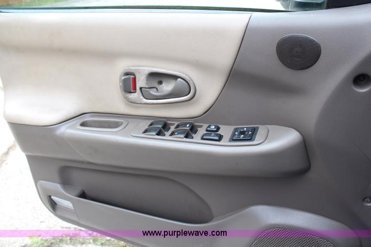 image for item G5242 1997 Mitsubishi Montero Sport XLS