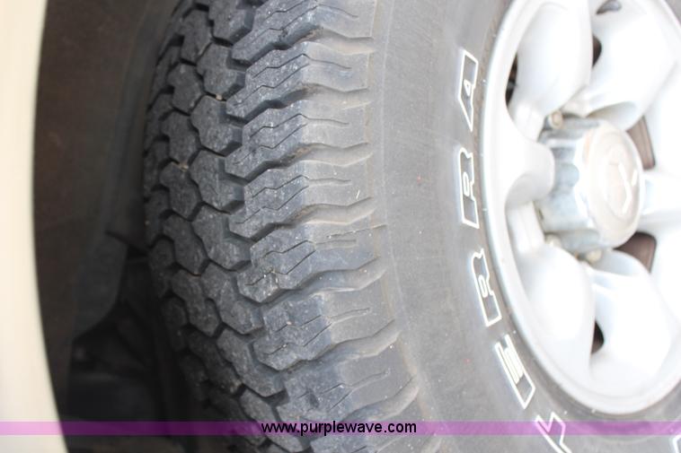 image for item G5242 1997 Mitsubishi Montero Sport XLS