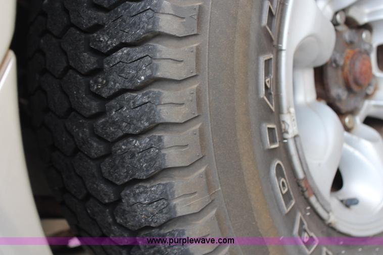 image for item G5242 1997 Mitsubishi Montero Sport XLS