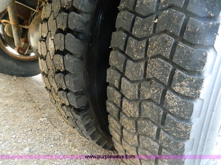 image for item G7679 1996 Ford carpenter bus