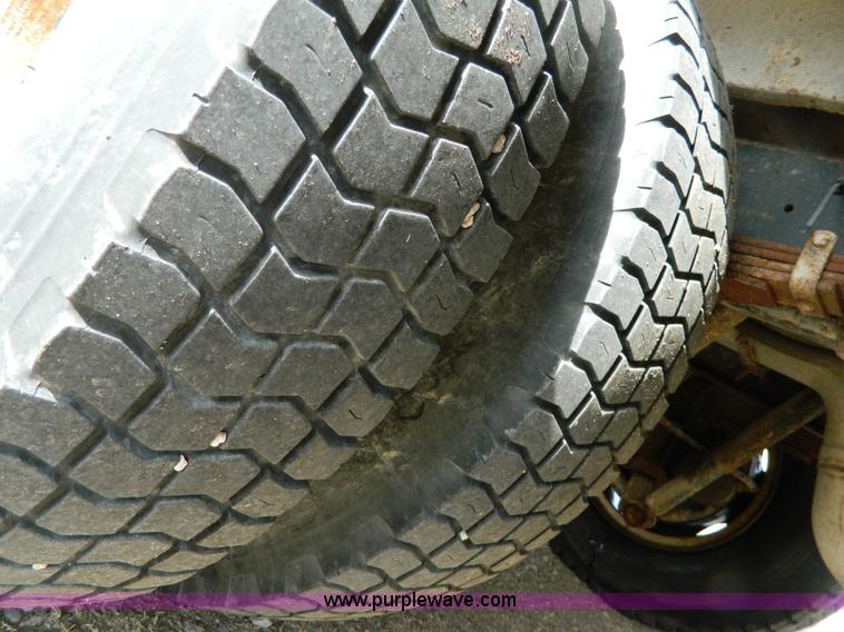 image for item G7679 1996 Ford carpenter bus