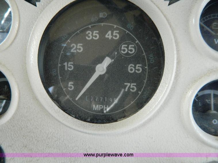 image for item G7679 1996 Ford carpenter bus