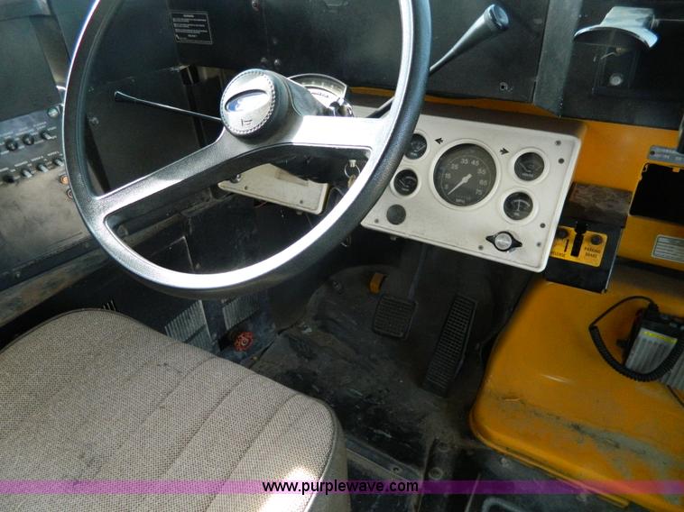 image for item G7679 1996 Ford carpenter bus