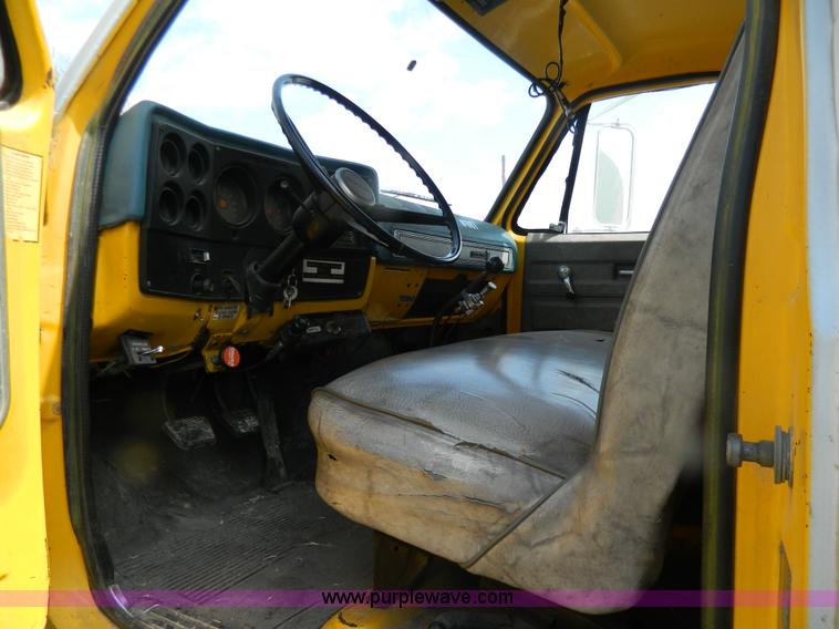 image for item G7831 1976 GMC 6500 tanker truck