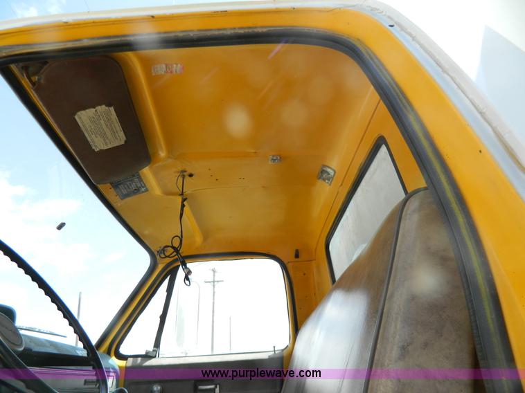 image for item G7831 1976 GMC 6500 tanker truck