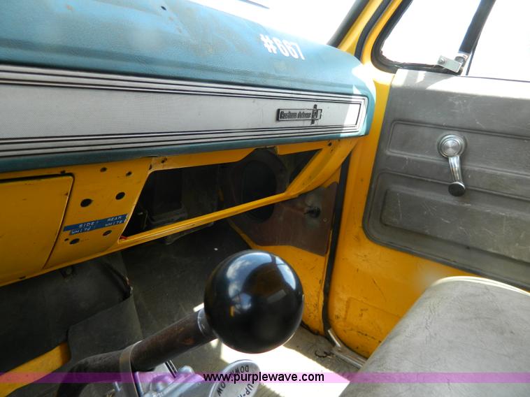 image for item G7831 1976 GMC 6500 tanker truck