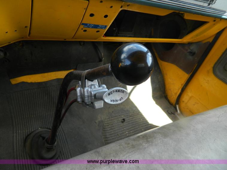 image for item G7831 1976 GMC 6500 tanker truck