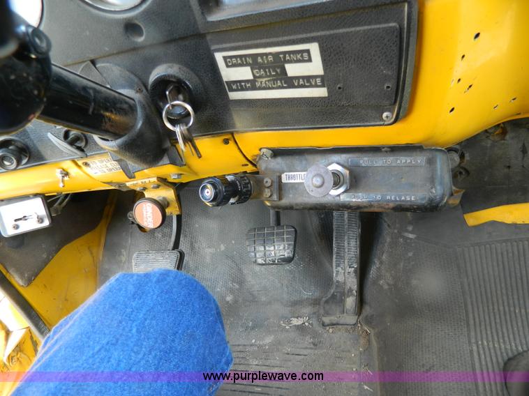 image for item G7831 1976 GMC 6500 tanker truck