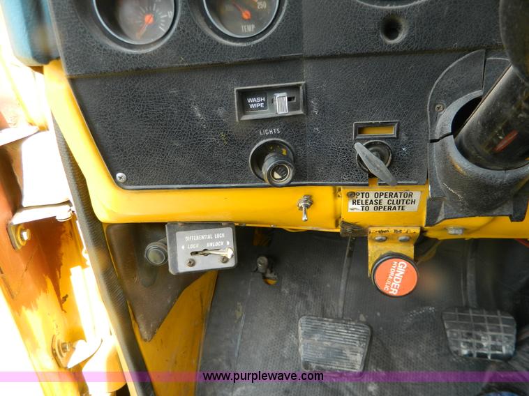 image for item G7831 1976 GMC 6500 tanker truck