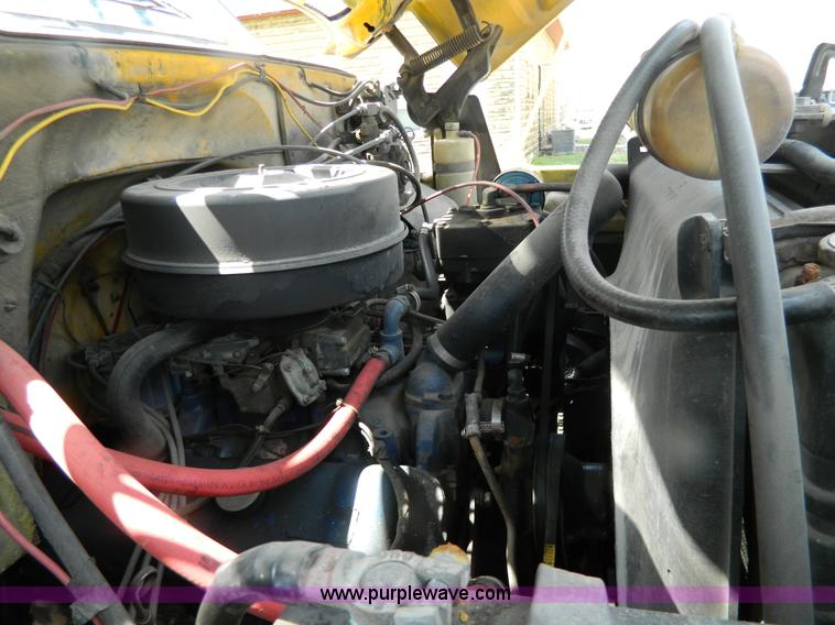 image for item G7831 1976 GMC 6500 tanker truck