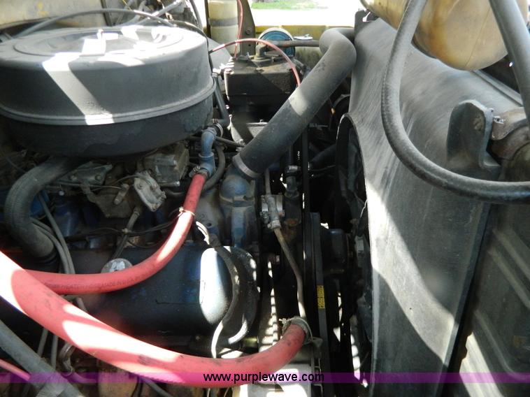 image for item G7831 1976 GMC 6500 tanker truck