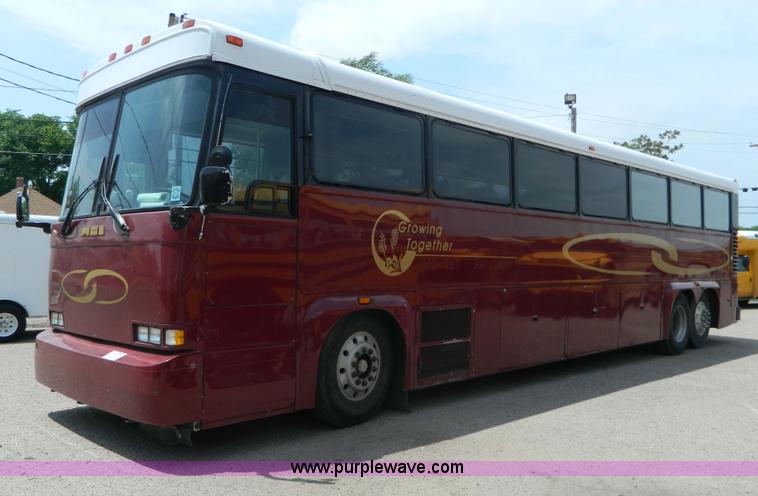 image for item G7873 1987 MCI MC-9 bus