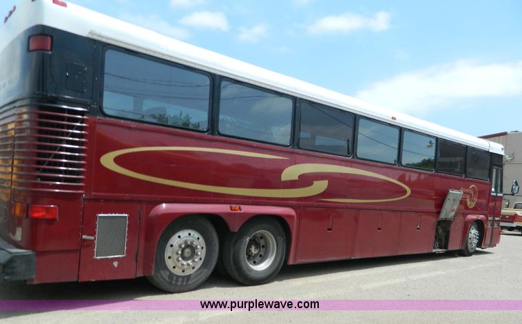 image for item G7873 1987 MCI MC-9 bus