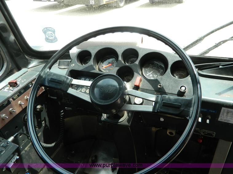 image for item G7873 1987 MCI MC-9 bus