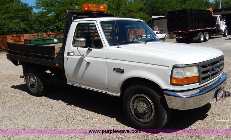 image for item H3049 1994 Ford F250 XL flatbed pickup truck
