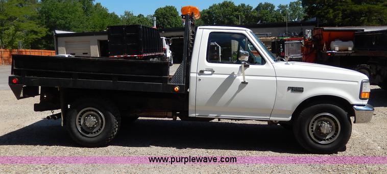 image for item H3049 1994 Ford F250 XL flatbed pickup truck
