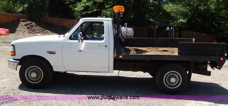 image for item H3049 1994 Ford F250 XL flatbed pickup truck