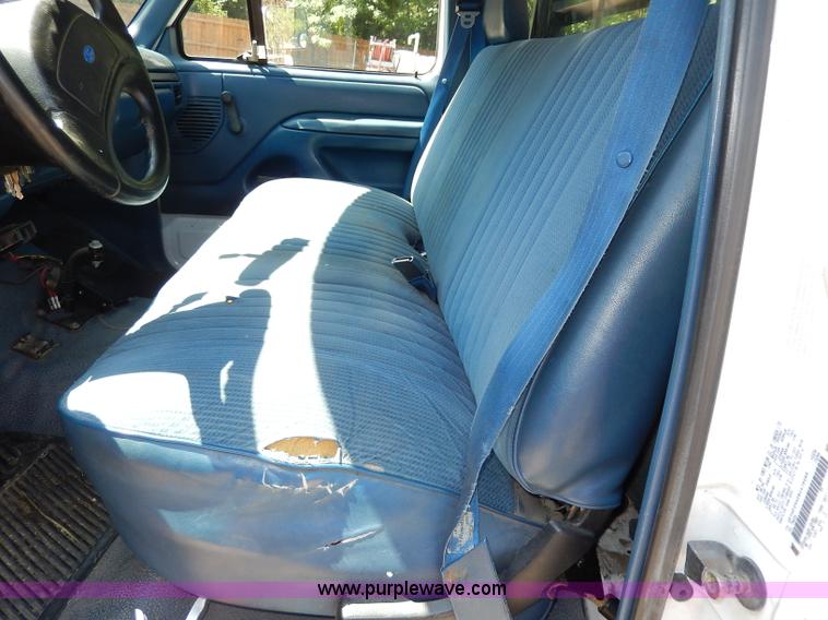 image for item H3049 1994 Ford F250 XL flatbed pickup truck