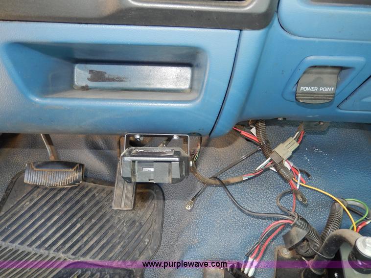 image for item H3049 1994 Ford F250 XL flatbed pickup truck