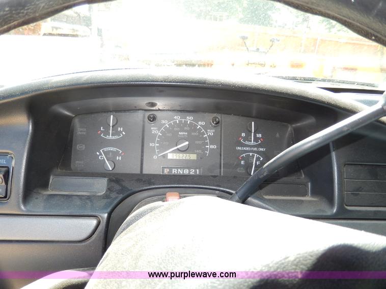 image for item H3049 1994 Ford F250 XL flatbed pickup truck