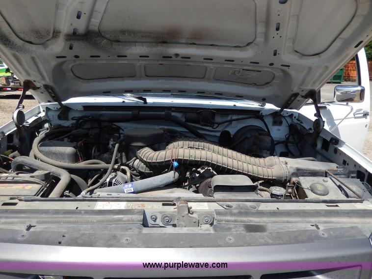 image for item H3049 1994 Ford F250 XL flatbed pickup truck