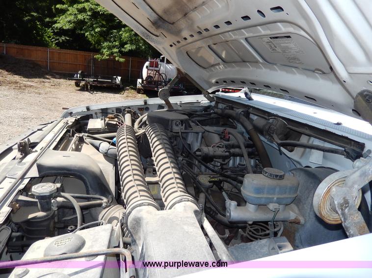 image for item H3049 1994 Ford F250 XL flatbed pickup truck