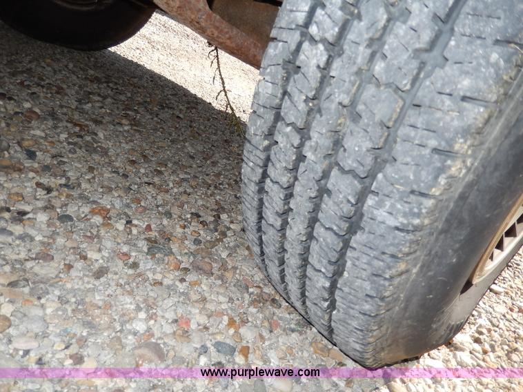 image for item H3049 1994 Ford F250 XL flatbed pickup truck