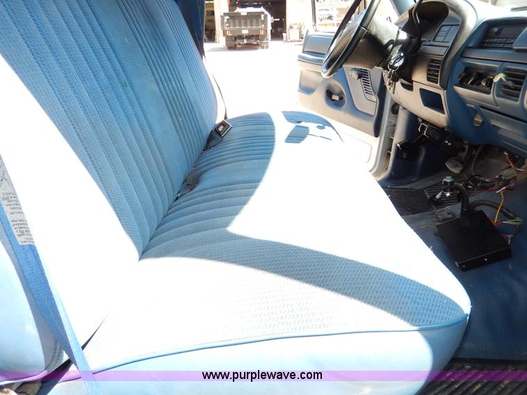 image for item H3049 1994 Ford F250 XL flatbed pickup truck