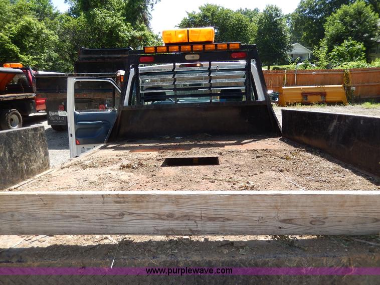 image for item H3049 1994 Ford F250 XL flatbed pickup truck