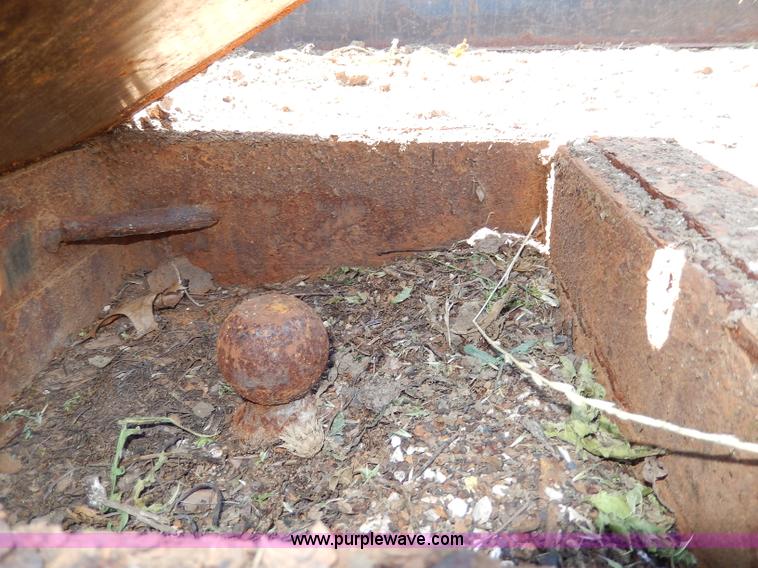 image for item H3049 1994 Ford F250 XL flatbed pickup truck