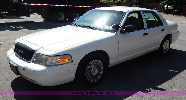 image for item H3051 2003 Ford Crown Victoria Police Interceptor