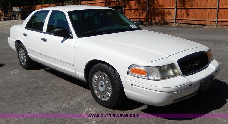 image for item H3051 2003 Ford Crown Victoria Police Interceptor