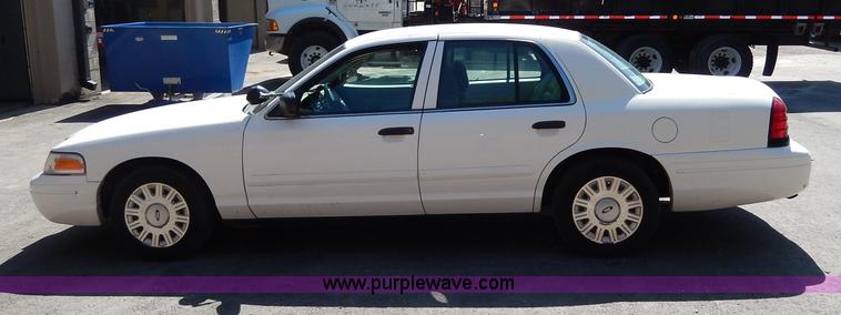 image for item H3051 2003 Ford Crown Victoria Police Interceptor