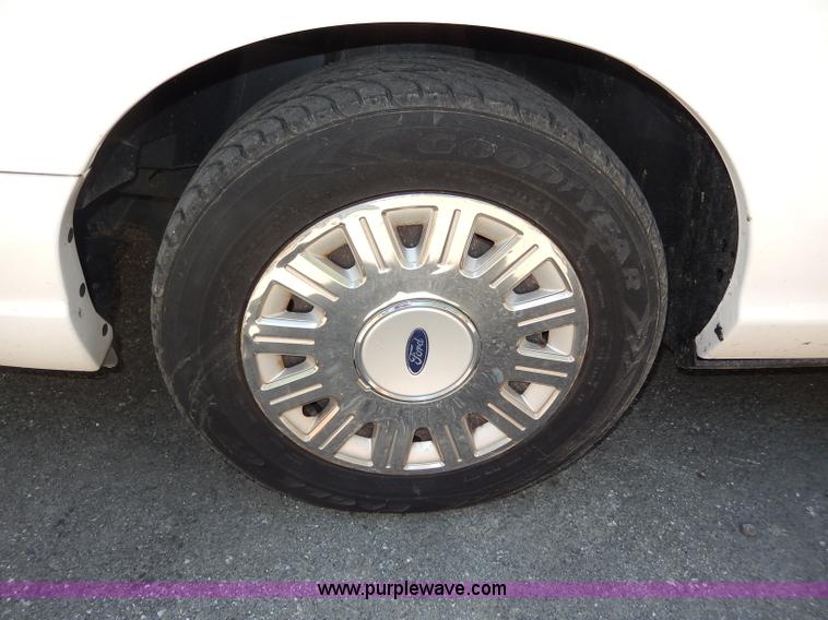 image for item H3051 2003 Ford Crown Victoria Police Interceptor