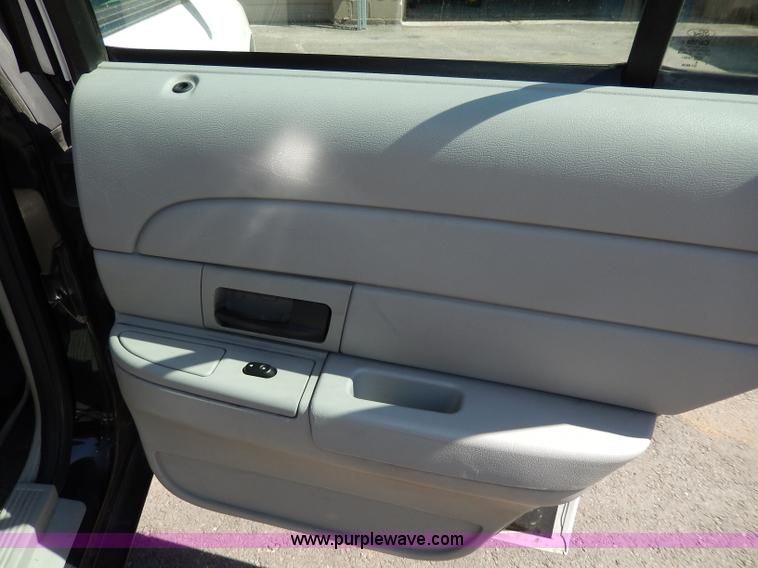 image for item H3051 2003 Ford Crown Victoria Police Interceptor