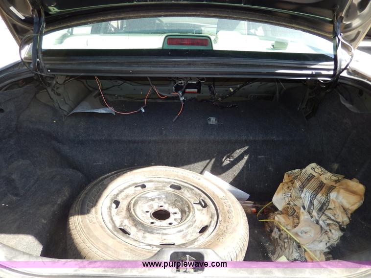 image for item H3051 2003 Ford Crown Victoria Police Interceptor