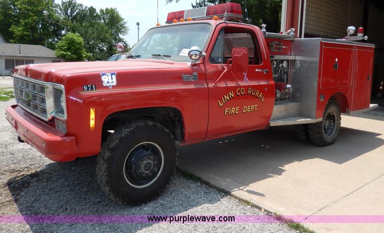 image for item H3053 1978 Chevrolet Custom Deluxe 30 mini pumper firetruck