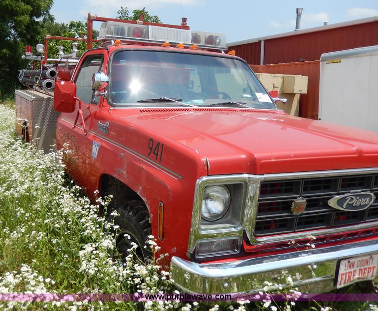image for item H3054 1979 Chevrolet Custom Deluxe 30 mini pumper firetruck