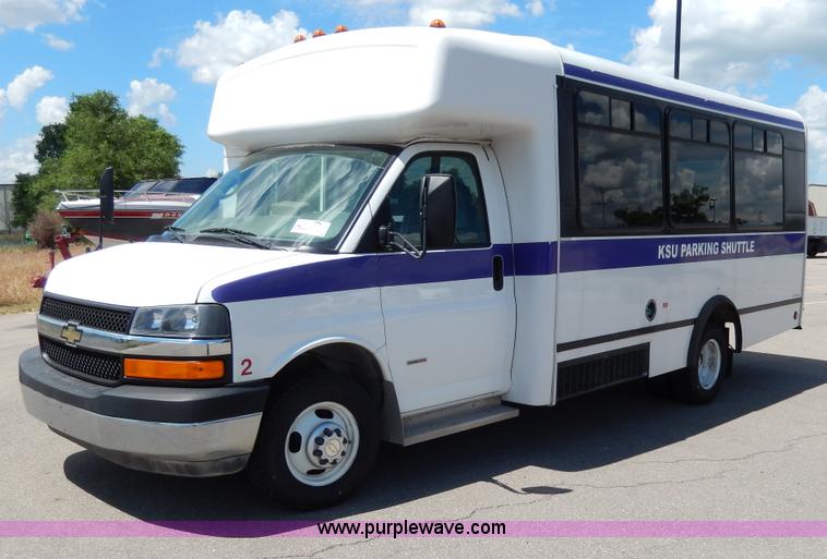 image for item H3060 2007 Chevrolet Express shuttle bus