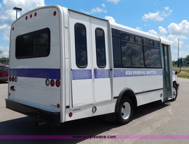 image for item H3060 2007 Chevrolet Express shuttle bus