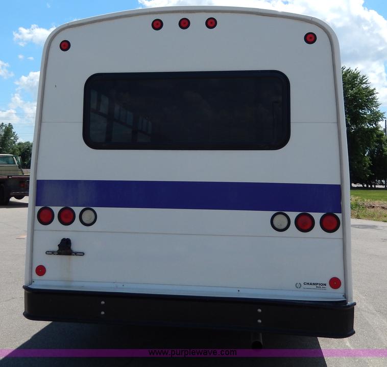 image for item H3060 2007 Chevrolet Express shuttle bus