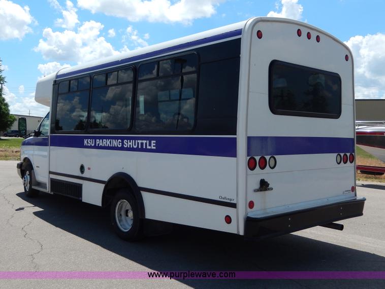 image for item H3060 2007 Chevrolet Express shuttle bus