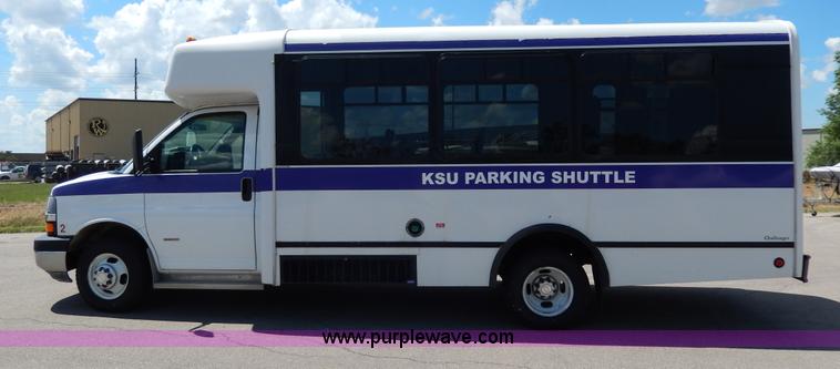 image for item H3060 2007 Chevrolet Express shuttle bus