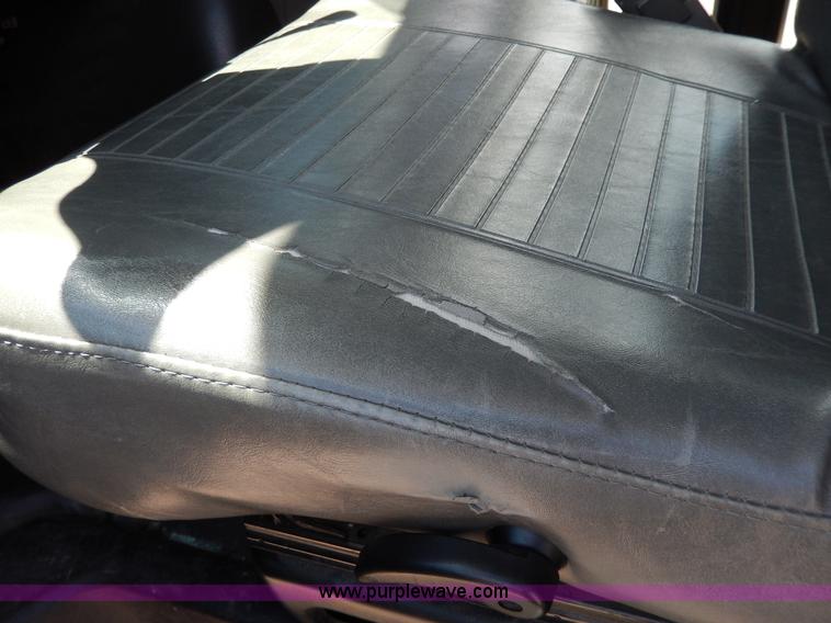 image for item H3060 2007 Chevrolet Express shuttle bus