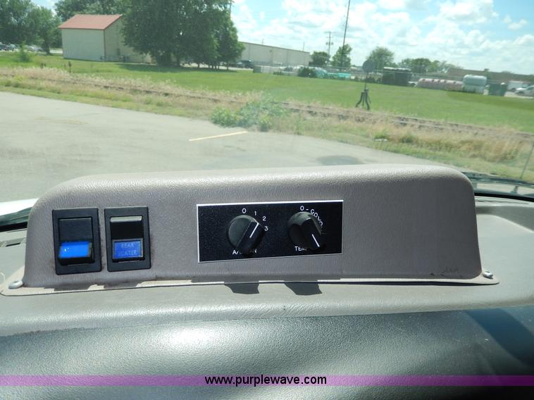 image for item H3060 2007 Chevrolet Express shuttle bus