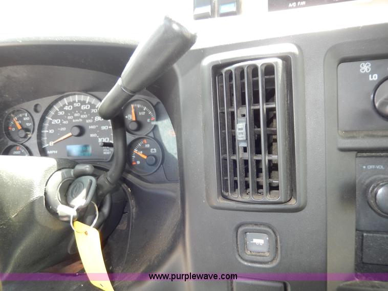 image for item H3060 2007 Chevrolet Express shuttle bus