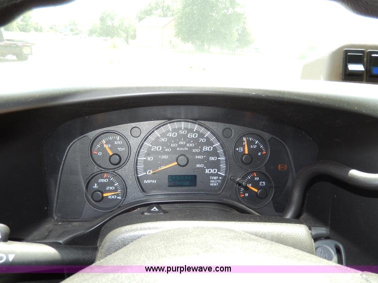 image for item H3060 2007 Chevrolet Express shuttle bus