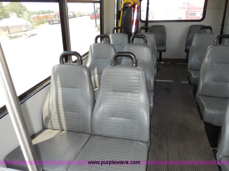 image for item H3060 2007 Chevrolet Express shuttle bus