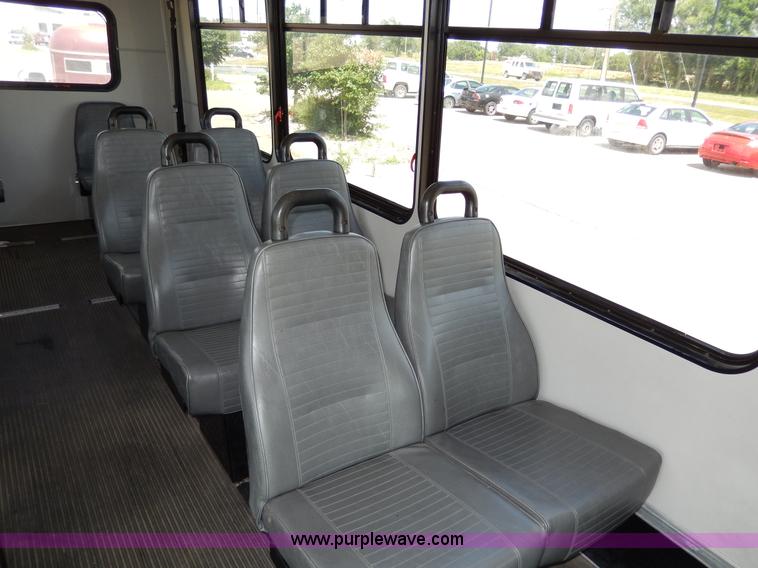 image for item H3060 2007 Chevrolet Express shuttle bus